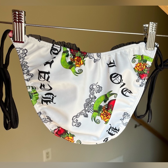 Bikini - Picture 11 of 14